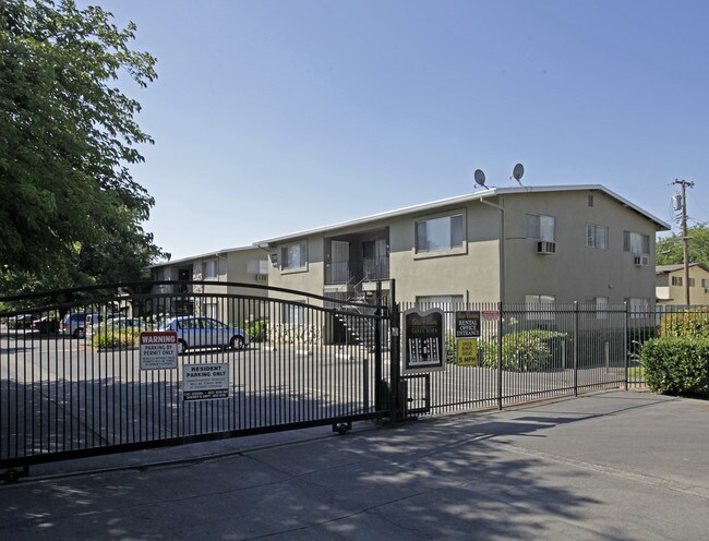 Gold Crossing Apartments in Rancho Cordova, CA - Foto de edificio - Building Photo