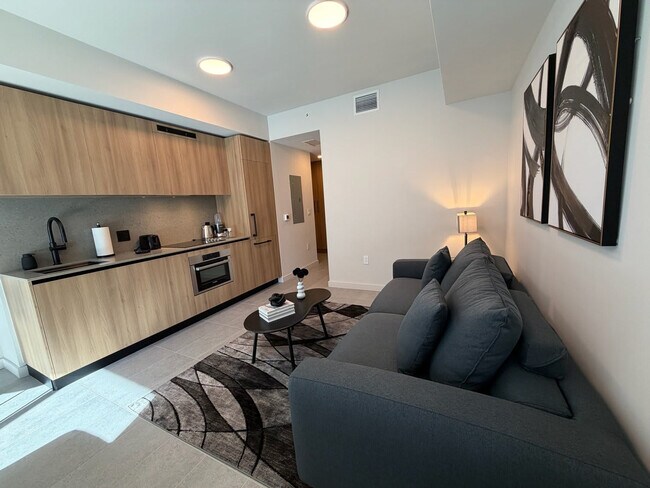 121 NE 5th St, Unit SI FL6-ID1470511P in Miami, FL - Building Photo - Building Photo