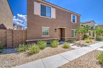 3923 S 79th Ln in Phoenix, AZ - Building Photo - Building Photo