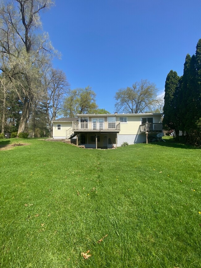 3634 Roosevelt Cir in Jackson, MI - Building Photo - Building Photo