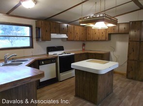 373 County Rd 119-Unit -Unit A in Floresville, TX - Building Photo - Building Photo