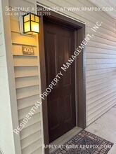 11830 NW Holly Springs Ln in Portland, OR - Foto de edificio - Building Photo