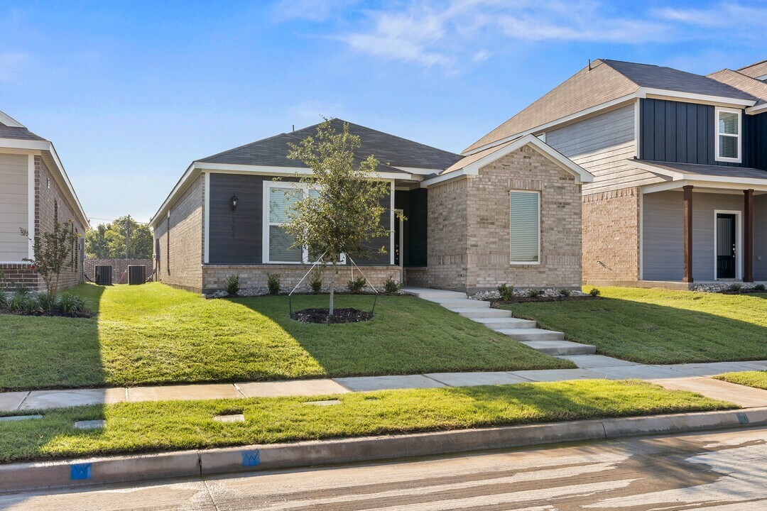 109 Magnolia Blvd in Hutchins, TX - Building Photo