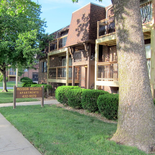 Mission Heights Apartments in Mission, KS - Building Photo - Building Photo