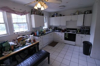 14 Hammondswood Rd-Unit -APT# N/A-A in Newton, MA - Building Photo - Building Photo