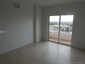 2217 NW 7th St-Unit -1102 in Miami, FL - Building Photo - Building Photo