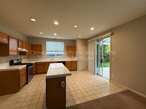 4552 Morning Brook Ln in Tracy, CA - Building Photo - Building Photo