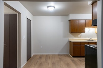 University Place Apartments in Pontiac, MI - Building Photo - Interior Photo