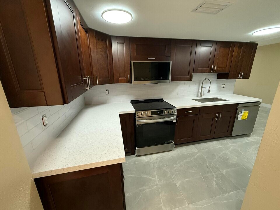 2336 NW 35th St in Miami, FL - Building Photo