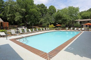 555 Mansell in Roswell, GA - Building Photo