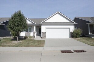 2936 SW Country Ln in Ankeny, IA - Building Photo