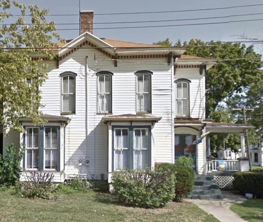 538 W Broadway St in Freeport, IL - Building Photo