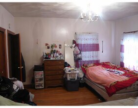 585 Somerville Ave, Unit A in Somerville, MA - Foto de edificio - Building Photo