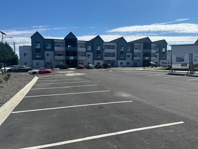 1701 W Crouse St in Moses Lake, WA - Building Photo - Building Photo