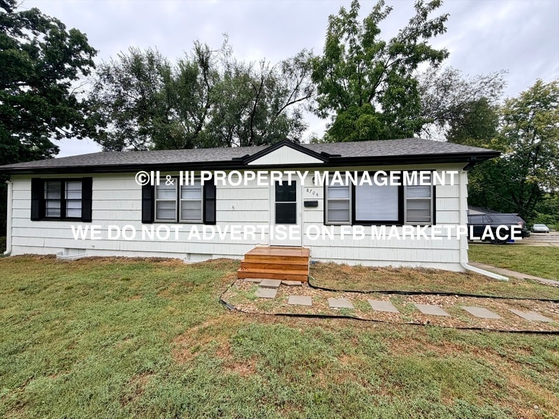 8704 W 70th Terrace in Overland Park, KS - Building Photo
