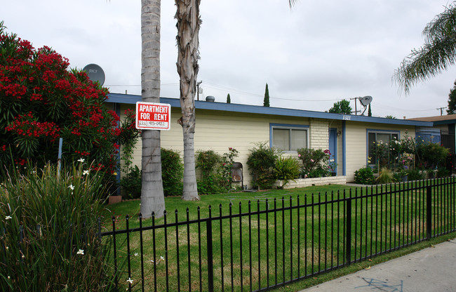 1321 N Grove Ave in Ontario, CA - Building Photo - Building Photo