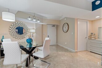 19900 E Country Club Dr in Aventura, FL - Building Photo - Building Photo