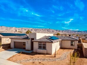 65668 Flora Ave in Desert Hot Springs, CA - Foto de edificio - Building Photo