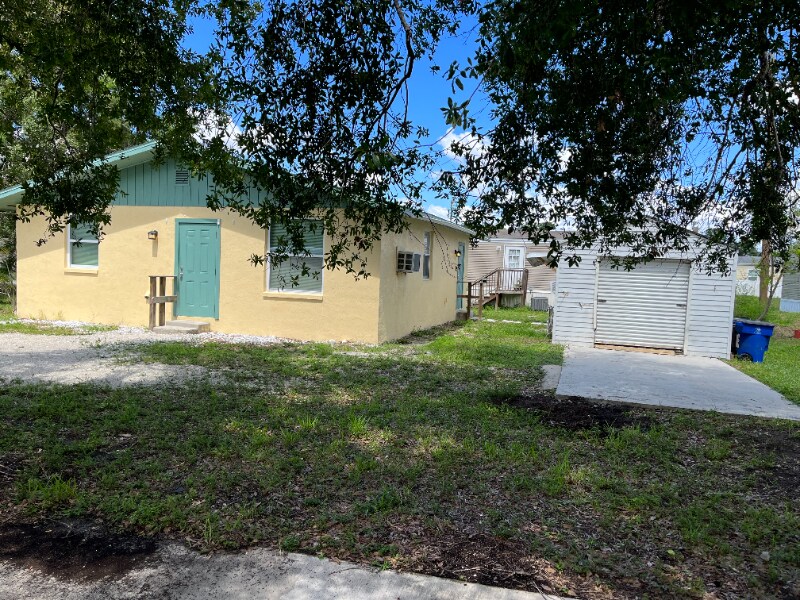 343 Stockton St in North Fort Myers, FL - Building Photo