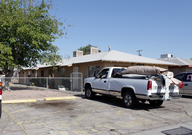 2231-2237 Crawford St in North Las Vegas, NV - Building Photo - Building Photo