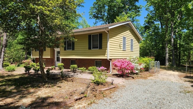 property at 16115 King William Rd