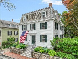 24 Barney St in Newport, RI - Building Photo