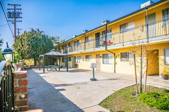 H Street Apartments in Bakersfield, CA - Building Photo - Building Photo