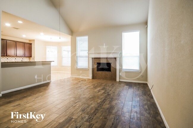 15726 W Chamfer Way in Crosby, TX - Foto de edificio - Building Photo