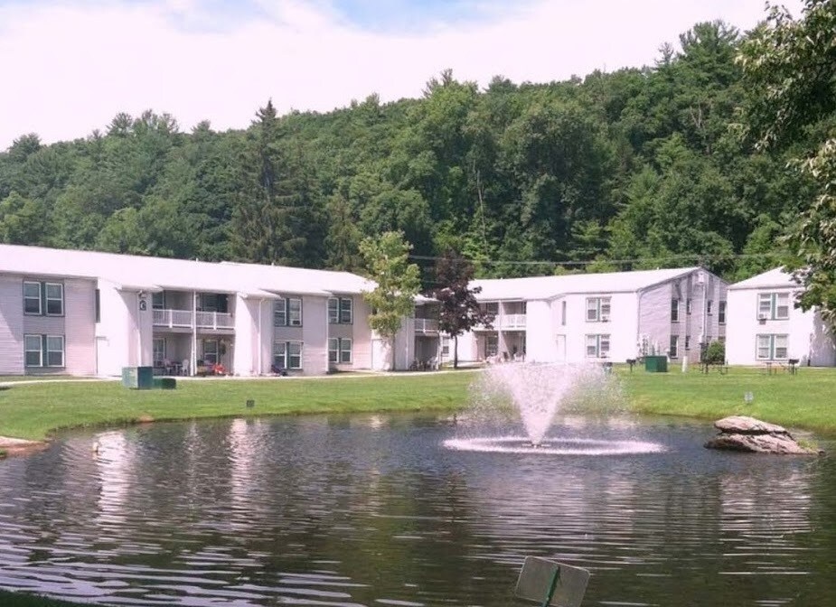 Emerald Pond Estates in Ellenville, NY - Building Photo