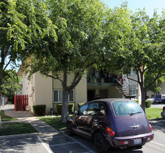 Ashdale Court Apartments in Sacramento, CA - Building Photo - Building Photo