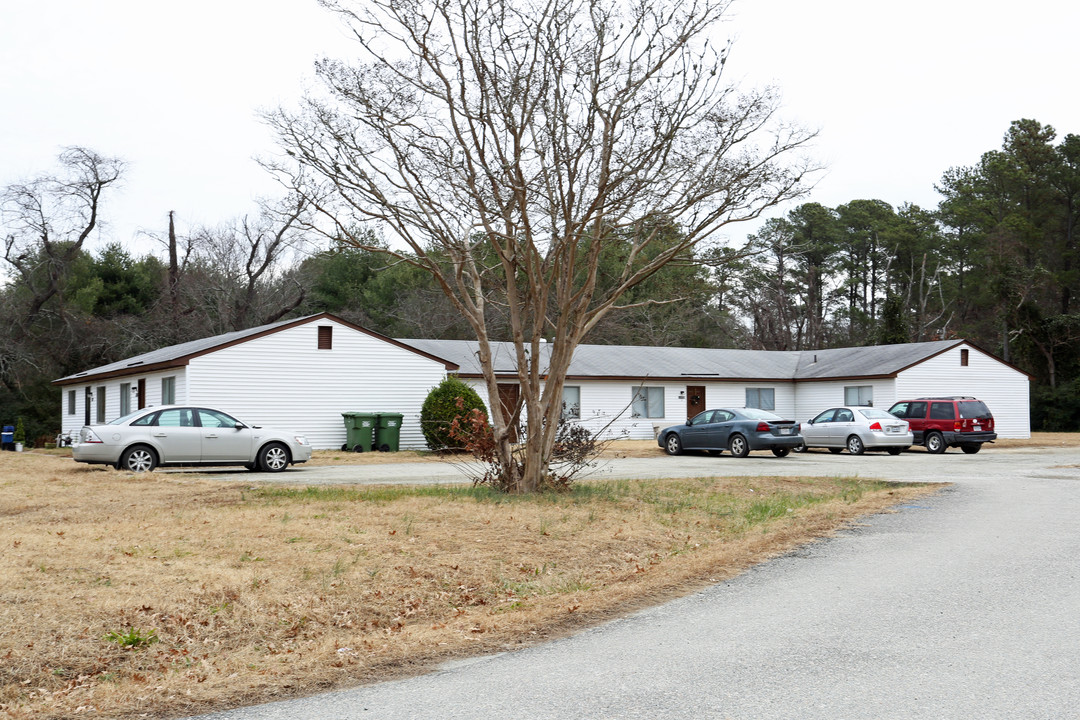 Claudia Apartments in Hayes, VA - Building Photo