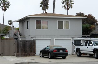 2557-2559 Pierpont Blvd in Ventura, CA - Building Photo