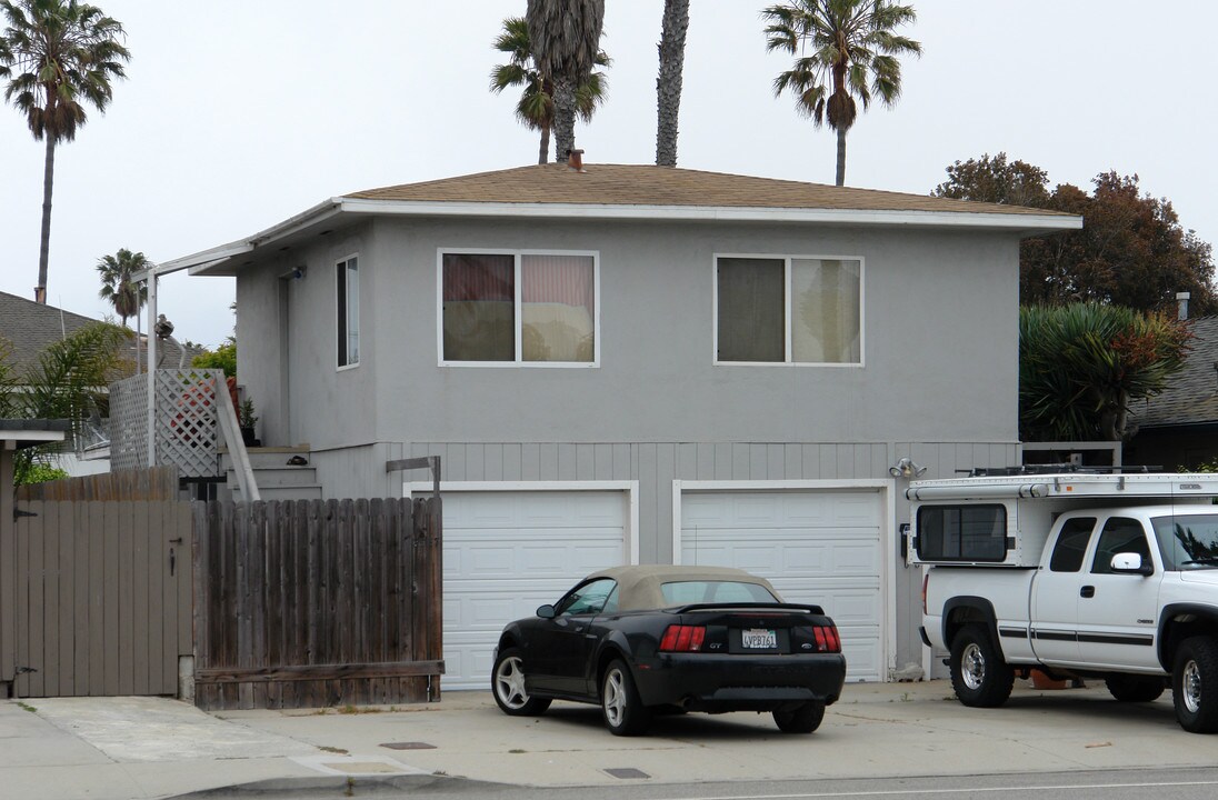 2557-2559 Pierpont Blvd in Ventura, CA - Building Photo