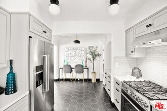 744 N Martel Ave in Los Angeles, CA - Building Photo - Building Photo