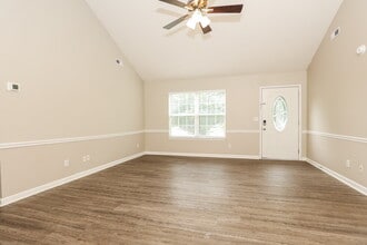 1105 Brocton Ct in Rockvale, TN - Foto de edificio - Building Photo