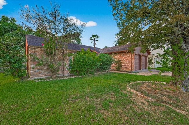 property at 3906 Glen Cove Cir