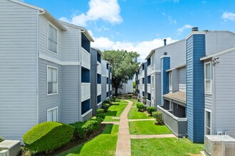 El Sol Del Rio in Houston, TX - Foto de edificio - Building Photo
