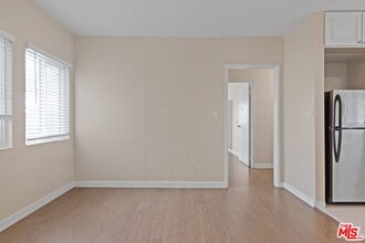 2818 1/2 W Jefferson Blvd in Los Angeles, CA - Foto de edificio - Building Photo