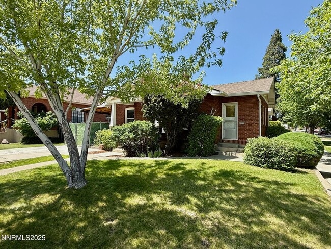 property at 609 W 10th St