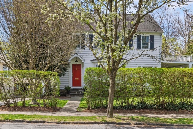 22 Mayhew Ave in Larchmont, NY - Building Photo - Building Photo