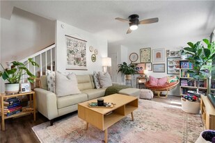 128 Du Rhu Dr, Unit G in Mobile, AL - Building Photo