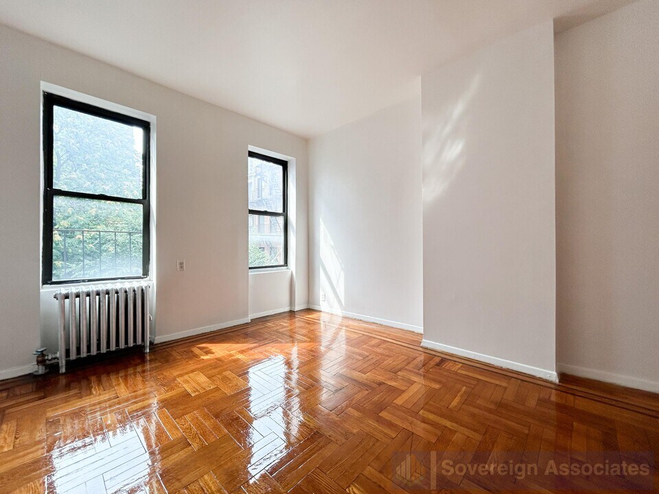 1585 1st Ave., Unit 4C in New York, NY - Building Photo