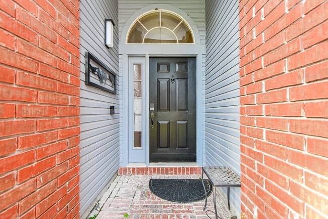 8323 Lake Crystal Dr in Houston, TX - Building Photo - Building Photo