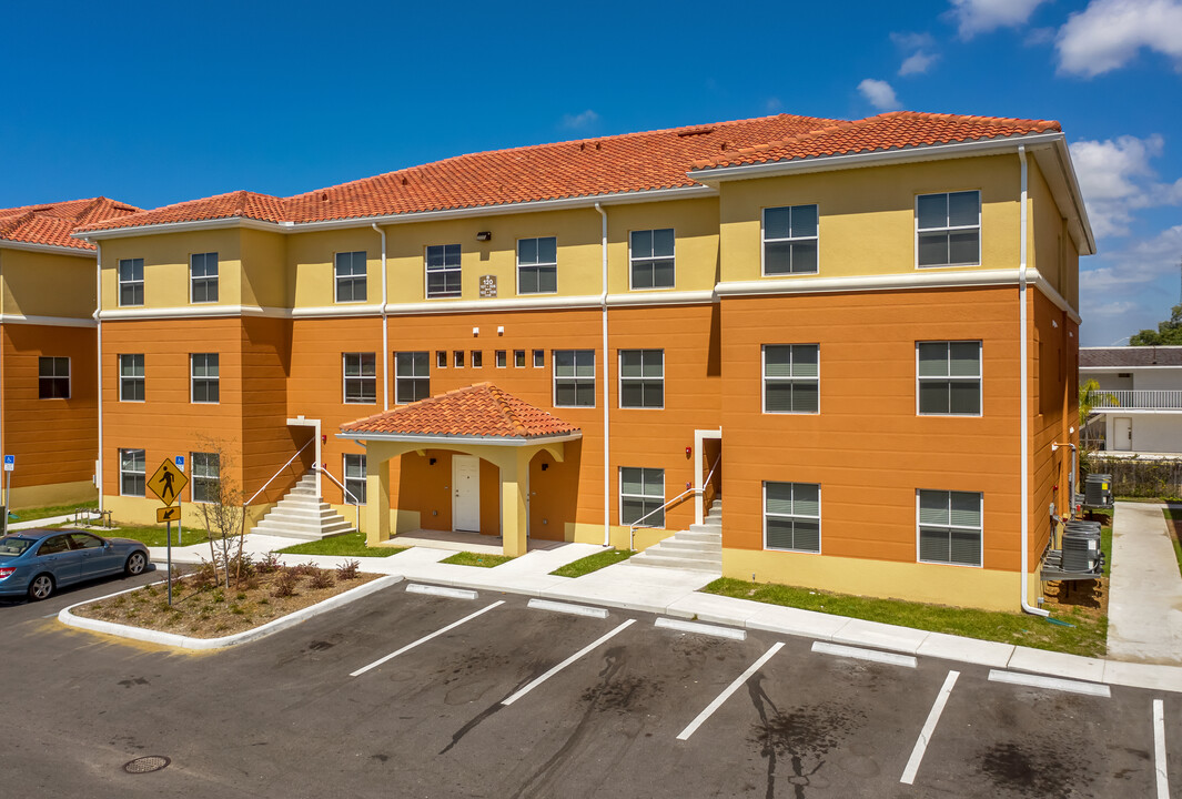 Venetian Walk II in Venice, FL - Building Photo