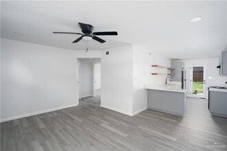 1107 Shasta Ave W, Unit 1 in McAllen, TX - Building Photo - Building Photo