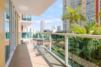 16900 N Bay Rd in Sunny Isles Beach, FL - Building Photo - Building Photo