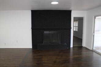 12510 East 43rd St S in Independence, MO - Building Photo - Building Photo
