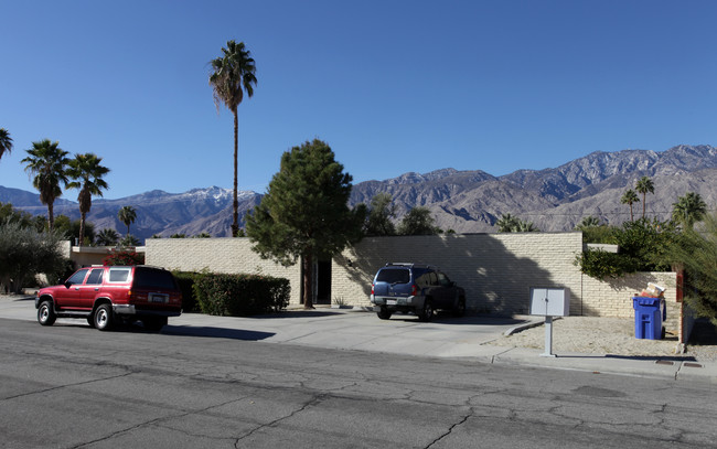 547 S Desert View Dr in Palm Springs, CA - Building Photo - Building Photo