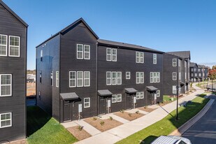 Sablewood in Charlotte, NC - Building Photo