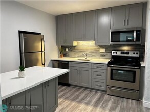 1503 NE 15th Ave, Unit 2 in Fort Lauderdale, FL - Building Photo - Building Photo